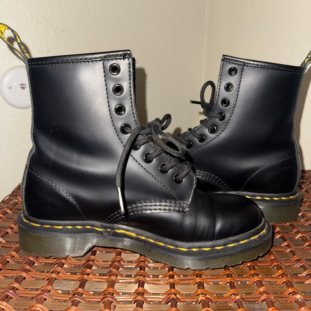 Dr. Martens/ Doc Martens-1460 WOMEN'S SMOOTH LEATHER LACE UP BOOTS-Size 6 Womens